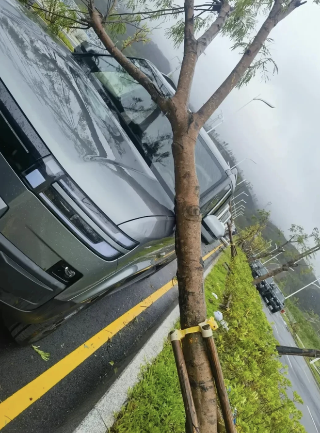 B&atilde;o Noul c&agrave;n qu&eacute;t nh&agrave; m&aacute;y BYD, một xe th&agrave;nh phẩm bị hư hỏng- Ảnh 4.