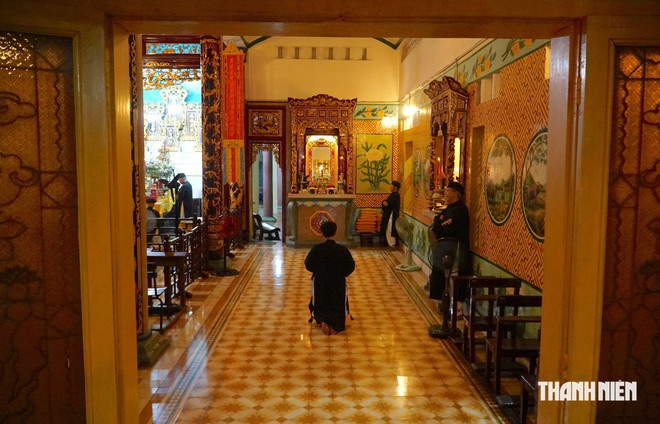 Lễ c&uacute;ng rằm thuận theo &lsquo;&acirc;m &ndash; dương&rsquo; tại ng&ocirc;i ch&ugrave;a kh&ocirc;ng thờ tượng Phật ở TP.HCM - Ảnh 4.