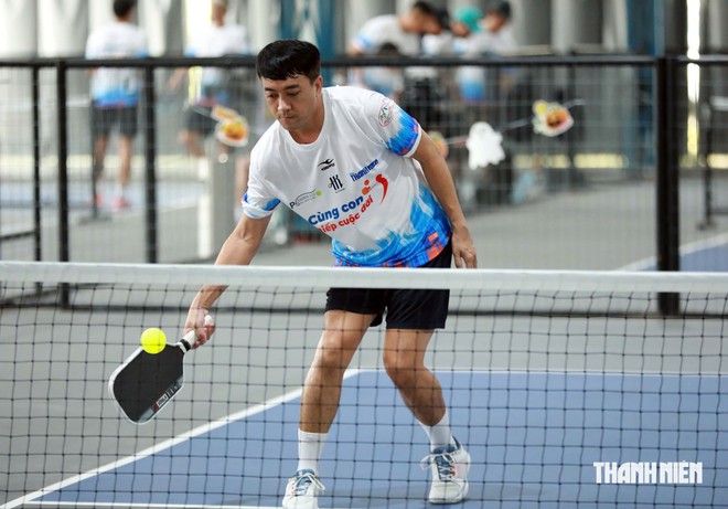 Gi&uacute;p trẻ mồ c&ocirc;i qua giải pickleball &lsquo;C&ugrave;ng con đi tiếp cuộc đời&rsquo;- Ảnh 1.