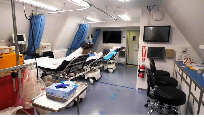 B&ecirc;n trong m&aacute;y bay MD-10 - bệnh viện bay duy nhất thế giới c&oacute; g&igrave; đặc biệt?- Ảnh 15.