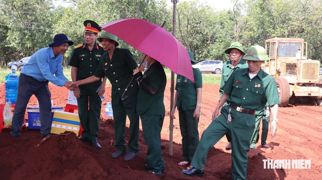Nghĩa t&igrave;nh qu&acirc;n d&acirc;n nơi t&igrave;m kiếm, quy tập h&agrave;i cốt liệt sĩ ở x&atilde; Minh Đức- Ảnh 8.