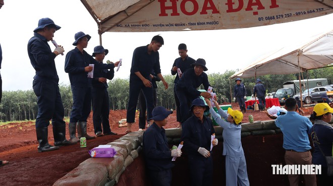 Nghĩa t&igrave;nh qu&acirc;n d&acirc;n nơi t&igrave;m kiếm, quy tập h&agrave;i cốt liệt sĩ ở x&atilde; Minh Đức- Ảnh 6.