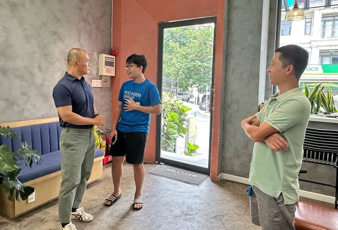 Khách kéo tới chật kín quán nem nướng D'ran ở TP.HCM, có người được giảm hơn 90% - Ảnh 7.
