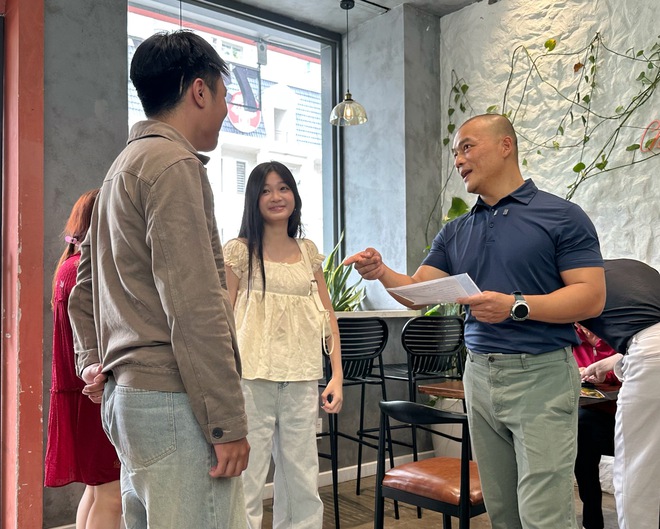Khách kéo tới chật kín quán nem nướng D'ran ở TP.HCM, có người được giảm hơn 90% - Ảnh 6.