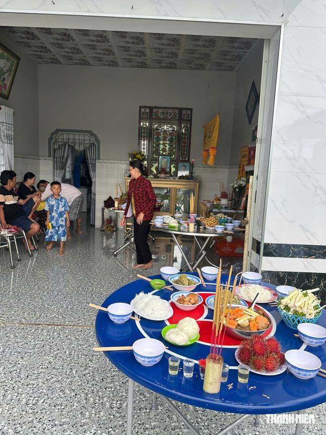 Đ&aacute;m giỗ miền T&acirc;y: Ăn giỗ lấy phần mang về, tục xưa rất đẹp c&ograve;n lưu giữ - Ảnh 9.