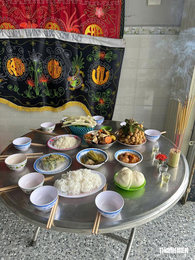 Đ&aacute;m giỗ miền T&acirc;y: Ăn giỗ lấy phần mang về, tục xưa rất đẹp c&ograve;n lưu giữ - Ảnh 10.