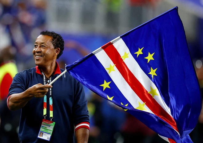 HLV Cabo Verde xúc động tạm biệt World Cup, dành lời khen đặc biệt cho Argentina- Ảnh 5.