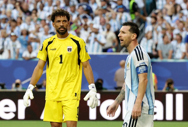 Khoảnh khắc thủ thành Vozinha chặn đứng cú sút của Messi gây sốt: Đỉnh cao đời người!- Ảnh 5.