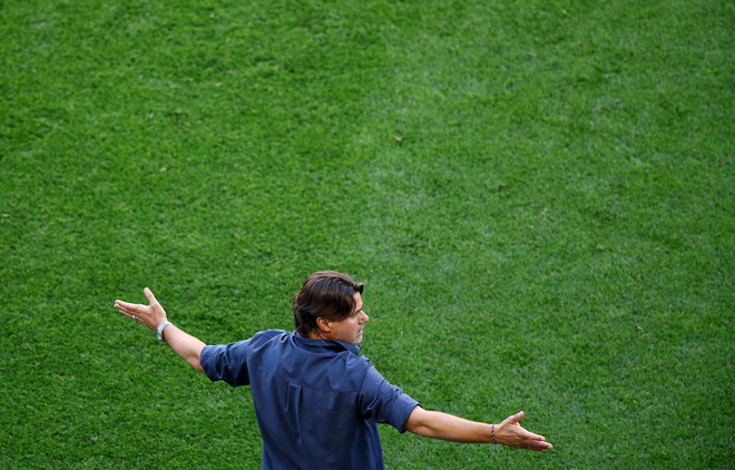 Đội tuyển Mỹ vừa gỡ hòa đã bị Bỉ chọc thủng lưới, HLV Pochettino tức giận... đá vỡ thùng nước- Ảnh 1.