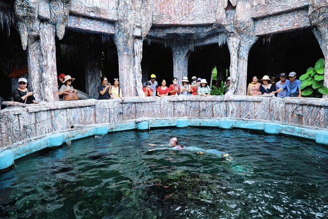 Độc đáo thủy cung trong con tàu 'hóa thạch' giữa vịnh Nha Trang- Ảnh 12.