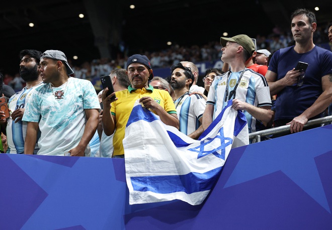CĐV Argentina bị tố phân biệt chủng tộc với streamer nổi tiếng người Mỹ, FIFA điều tra khẩn cấp- Ảnh 3.