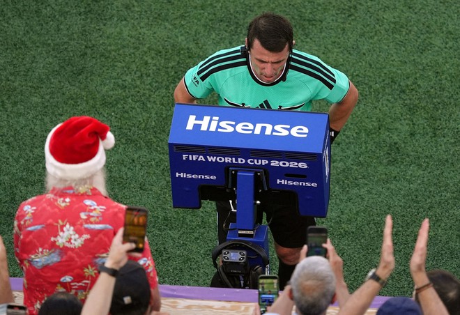 FIFA tức tốc điều chỉnh VAR sau hàng loạt tranh cãi, ứng dụng luôn trận Pháp thắng Ma Rốc- Ảnh 3.