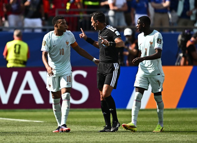 Mbappe đá hỏng phạt đền rồi yêu cầu trọng tài giải thích, Haaland lên tiếng- Ảnh 5.