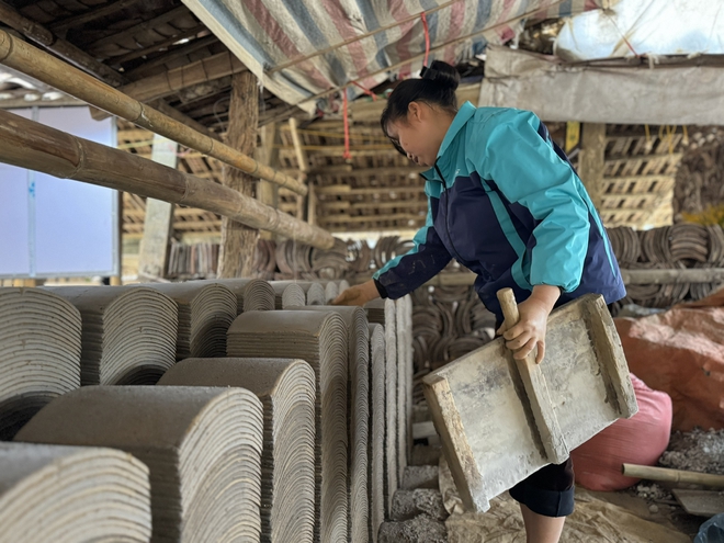 Giữ lửa l&ograve; ng&oacute;i &acirc;m dương trăm năm ở Bắc Sơn- Ảnh 2.