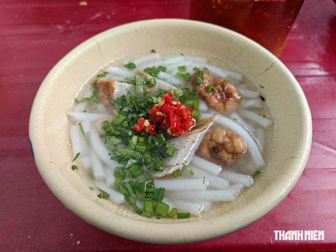 Quán bánh canh ‘cứu đói’ ở Nha Trang giờ ra sao? - Ảnh 3.