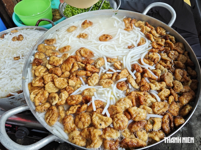 Quán bánh canh ‘cứu đói’ ở Nha Trang giờ ra sao? - Ảnh 7.