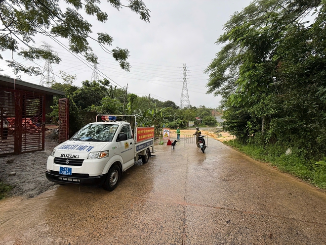 Mưa lớn ở Quảng Trị, 13 ngầm tràn bị ngập, nhiều tuyến đường miền núi chia cắt- Ảnh 6.