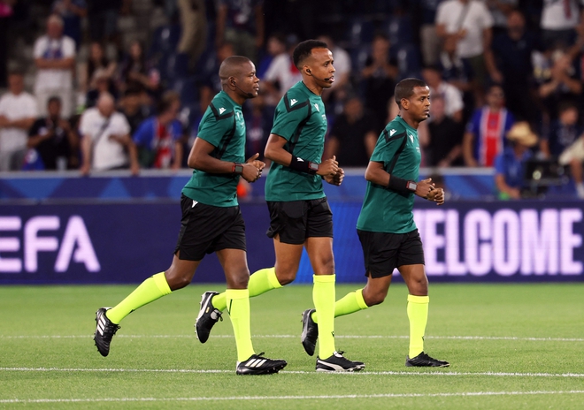 Trọng tài người Somalia từng bị Mỹ từ chối nhập cảnh ở World Cup đi vào lịch sử- Ảnh 3.