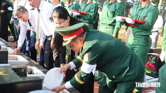 Đồng Nai: Trang trọng lễ truy điệu, an táng 29 hài cốt liệt sĩ- Ảnh 14.