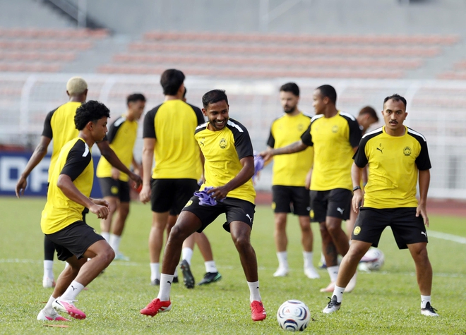 Đội tuyển Malaysia ‘báo động đỏ', chỉ còn 16 cầu thủ đấu Việt Nam: Buổi tập bất ổn- Ảnh 1.