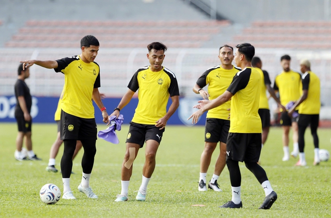Đội tuyển Malaysia ‘báo động đỏ', chỉ còn 16 cầu thủ đấu Việt Nam: Buổi tập bất ổn- Ảnh 2.