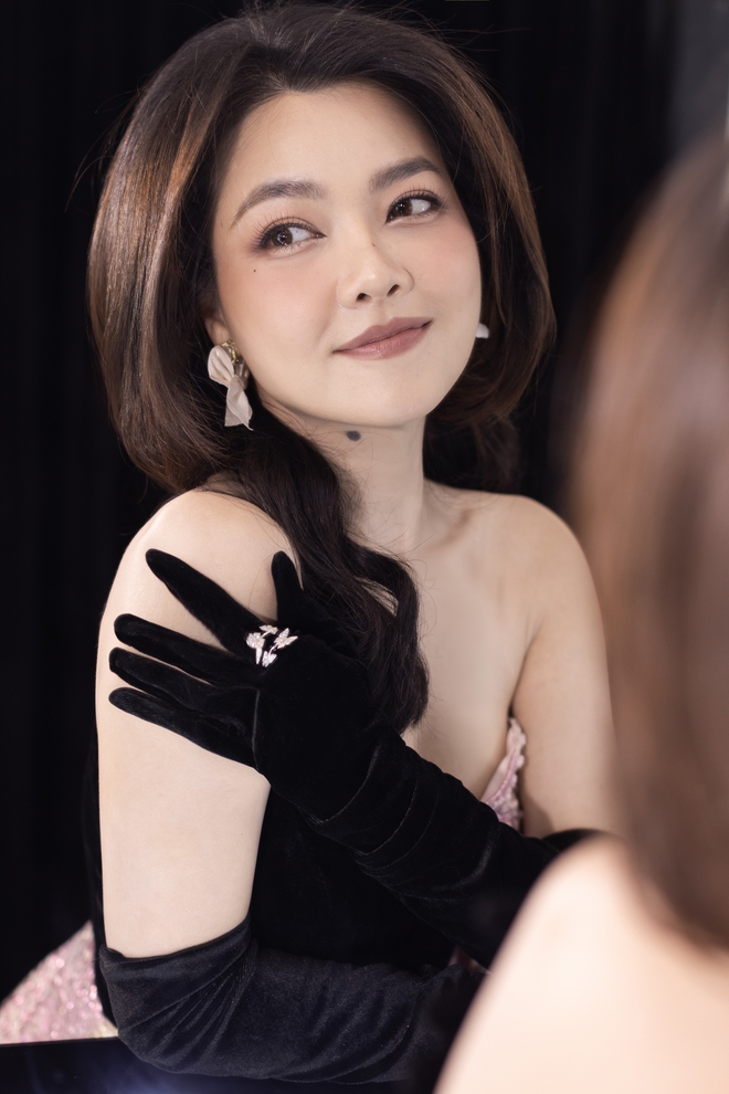 Thanh Ngọc gợi cảm ở tuổi 43, tiết lộ về mối quan hệ với Đinh Tiến Đạt - Ảnh 2.