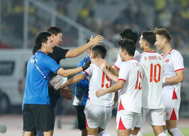 L&ecirc; Giang Patrik tiết lộ khoảnh khắc tho&aacute;t thẻ đỏ kịch t&iacute;nh: &lsquo;VAR đ&atilde; cứu t&ocirc;i&rsquo;- Ảnh 6.