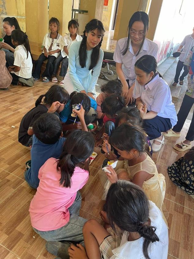 Mở cửa sổ thế giới cho trẻ em làng Rục- Ảnh 5.