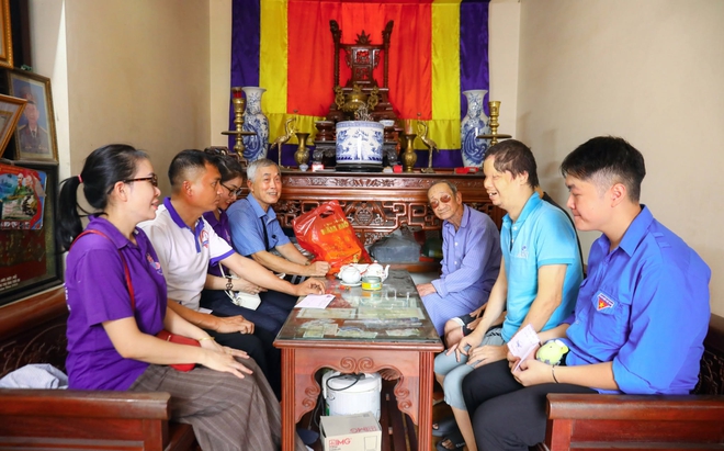 Những bông hoa sen trên thành phố cảng- Ảnh 3.