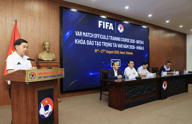 Trọng tài Lào học VAR tại Việt Nam, chuyên gia FIFA và Trưởng Ban Trọng tài VFF đứng lớp- Ảnh 5.