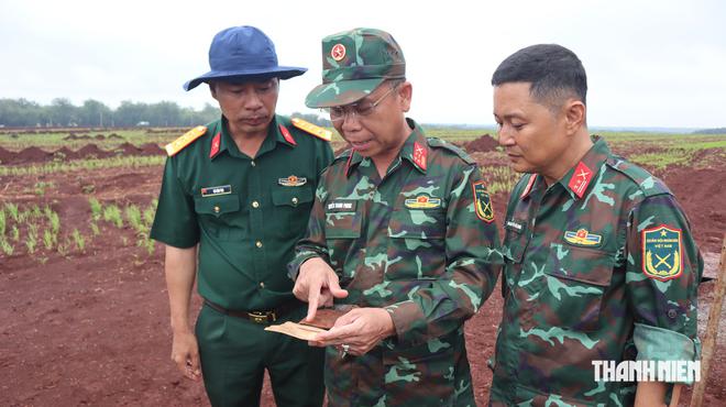 Phục dựng bức ảnh c&ocirc; g&aacute;i trong hầm mộ c&oacute; 4 liệt sĩ ở x&atilde; Minh Đức - Ảnh 2.