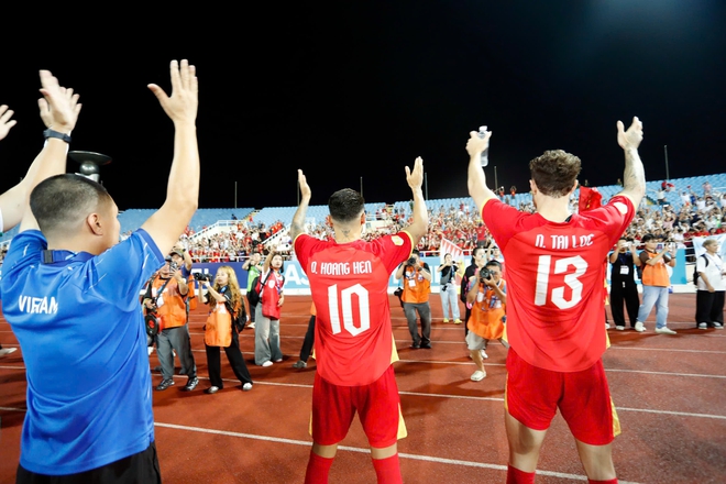 CĐV Việt Nam đã săn sạch vé ở Rajamangala, sẵn sàng tiếp lửa thầy trò ông Kim đánh bại Thái Lan- Ảnh 3.