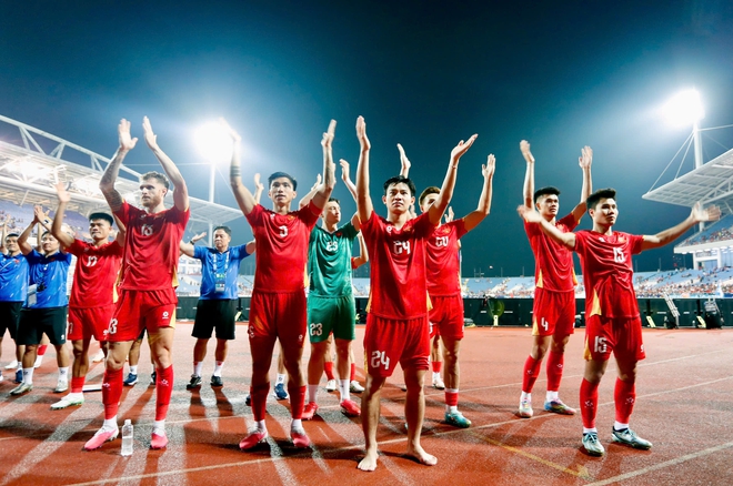 CĐV Việt Nam đã săn sạch vé ở Rajamangala, sẵn sàng tiếp lửa thầy trò ông Kim đánh bại Thái Lan- Ảnh 2.