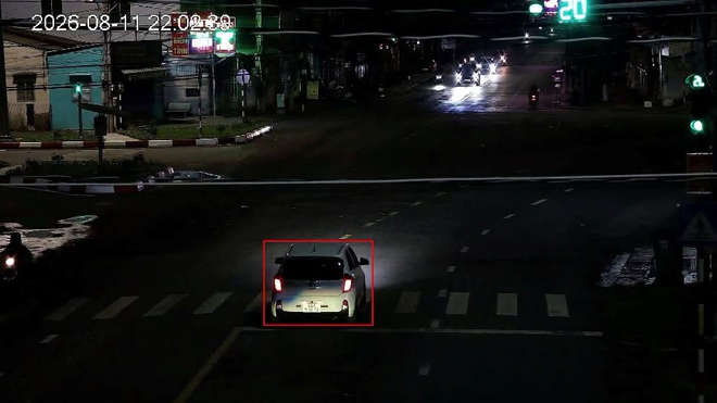 T&agrave;i xế ch&uacute; &yacute;: Camera AI đ&atilde; ph&aacute;t hiện được xe 'độ' đ&egrave;n - Ảnh 2.