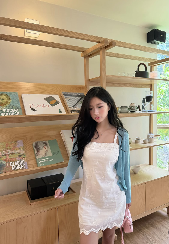 Mê váy hai dây nhưng ngại hở, cứ khoác thêm áo cardigan là đẹp- Ảnh 5.
