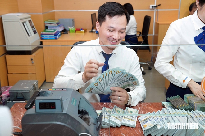 Gi&aacute; USD hạ nhiệt, v&agrave;ng mất sức h&uacute;t - Ảnh 2.