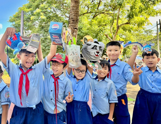 Trung thu đến sớm với h&agrave;ng trăm trẻ em ở Cần Giờ- Ảnh 10.