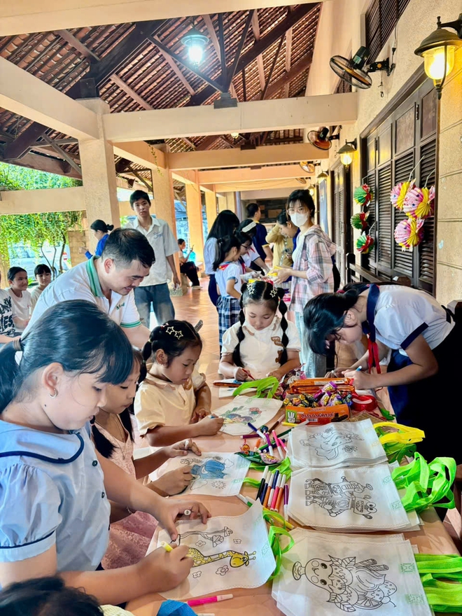 Trung thu đến sớm với h&agrave;ng trăm trẻ em ở Cần Giờ- Ảnh 7.