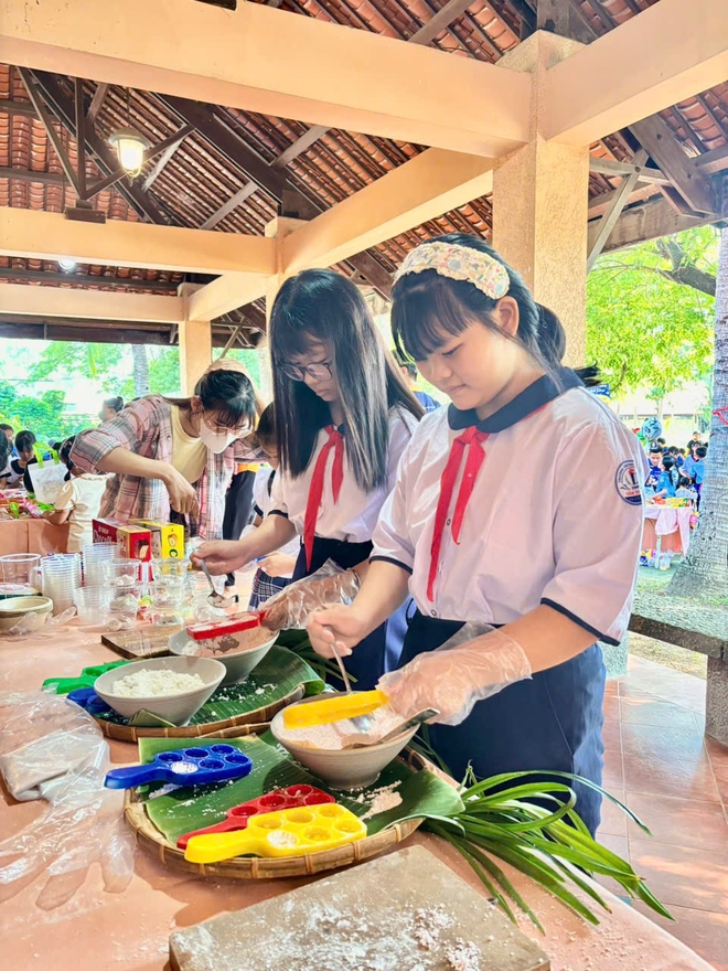 Trung thu đến sớm với h&agrave;ng trăm trẻ em ở Cần Giờ- Ảnh 5.