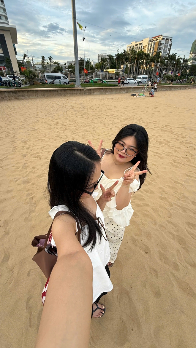 Cảnh biển ở làng chài Nhơn Lý gây sốt vì... 'giống ảnh ghép': Người chụp nói gì? - Ảnh 2.