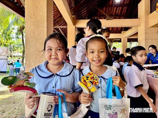 Trung thu đến sớm với h&agrave;ng trăm trẻ em ở Cần Giờ- Ảnh 11.