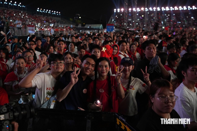 V&otilde; Hạ Tr&acirc;m, T&ugrave;ng Dương, Hương Tr&agrave;m thăng hoa c&ugrave;ng 40.000 kh&aacute;n giả tại 'Tổ quốc trong tim'- Ảnh 19.