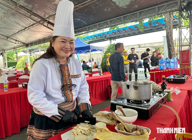H&ocirc;m nay, ng&agrave;y đầu lễ hội ẩm thực chay TP.HCM: Phở chay đẹp như tranh xuất hiện - Ảnh 13.