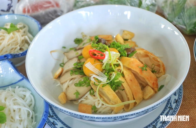H&ocirc;m nay, ng&agrave;y đầu lễ hội ẩm thực chay TP.HCM: Phở chay đẹp như tranh xuất hiện - Ảnh 11.