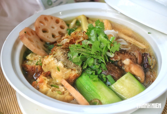 H&ocirc;m nay, ng&agrave;y đầu lễ hội ẩm thực chay TP.HCM: Phở chay đẹp như tranh xuất hiện - Ảnh 12.