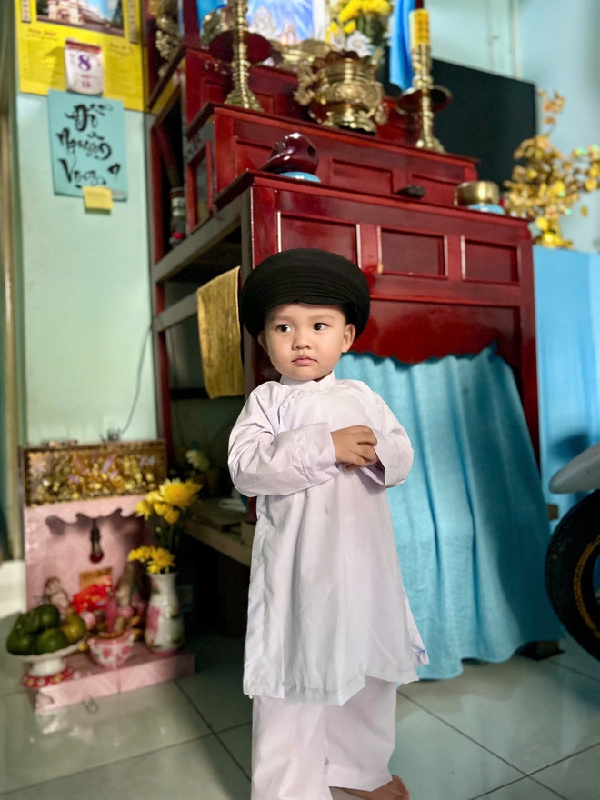 Cậu bé 3 tuổi mê tiếng trống nhạc lễ - Ảnh 3.