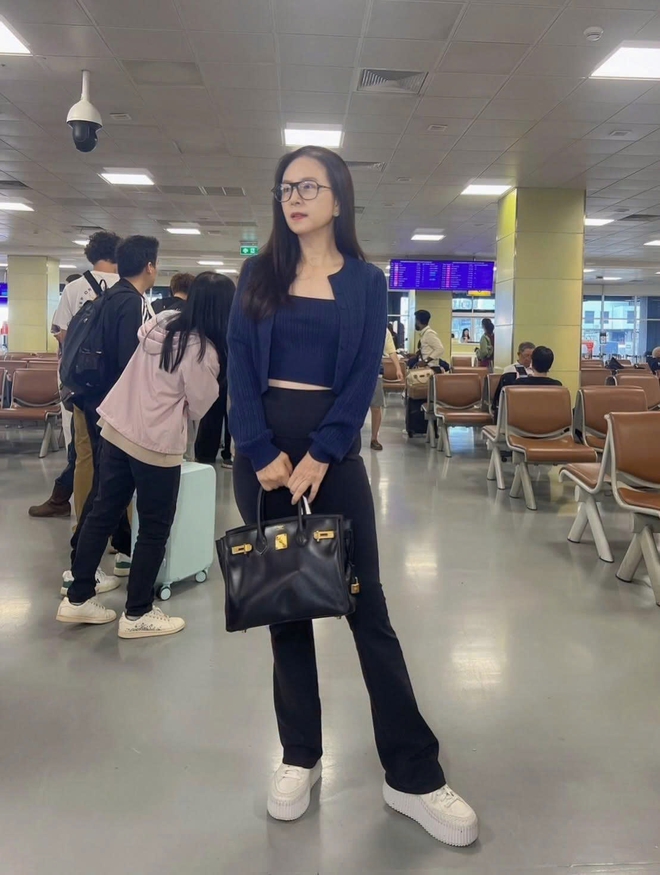 Madam Pang sang Việt Nam dự kh&aacute;n chung kết lượt về, gửi th&ocirc;ng điệp đến đội tuyển Th&aacute;i Lan- Ảnh 1.