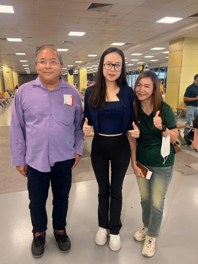 Madam Pang sang Việt Nam dự kh&aacute;n chung kết lượt về, gửi th&ocirc;ng điệp đến đội tuyển Th&aacute;i Lan- Ảnh 3.