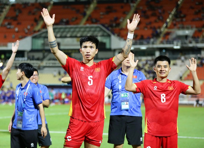 Đội tuyển Việt Nam thống trị đội hình tiêu biểu ASEAN Cup, Lê Giang Patrik bất ngờ vắng mặt- Ảnh 7.