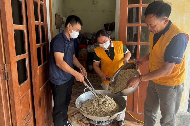 Những nồi cháo 0 đồng và hành trình của hàng trăm người khoác áo từ bi - Ảnh 4.